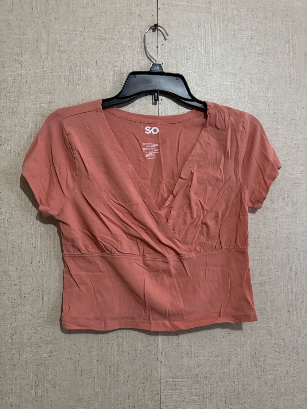 So juniors v neck crop top